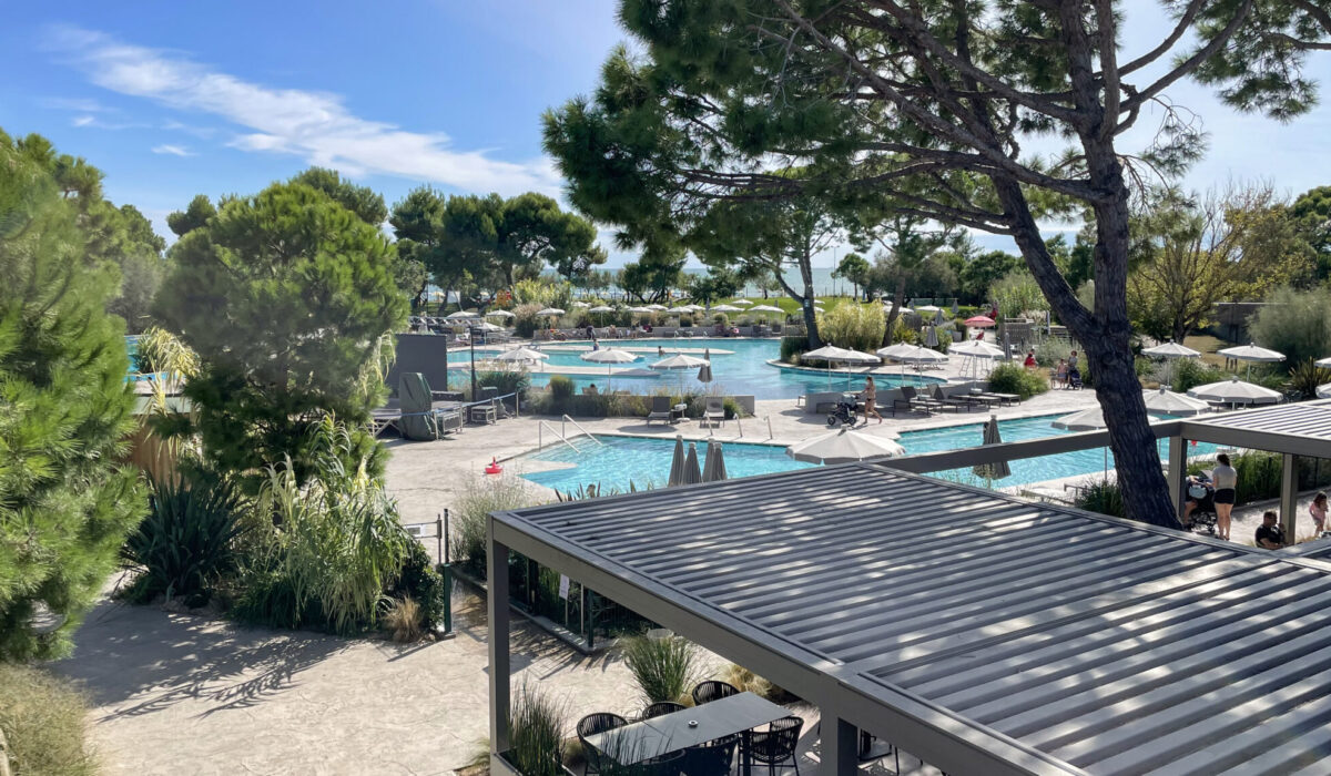 pools-mediterraneo-outdoor-camping-architecture-terrace