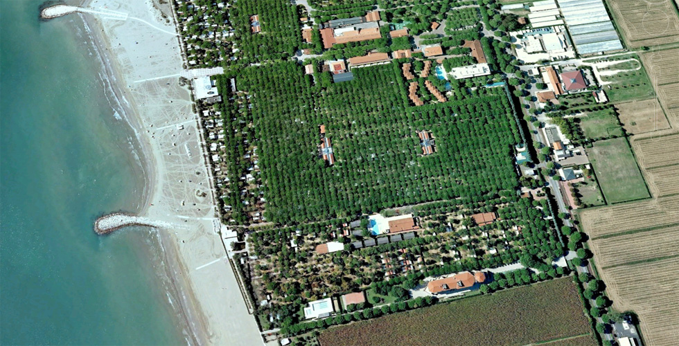 italy-camping-pool-mediterranean